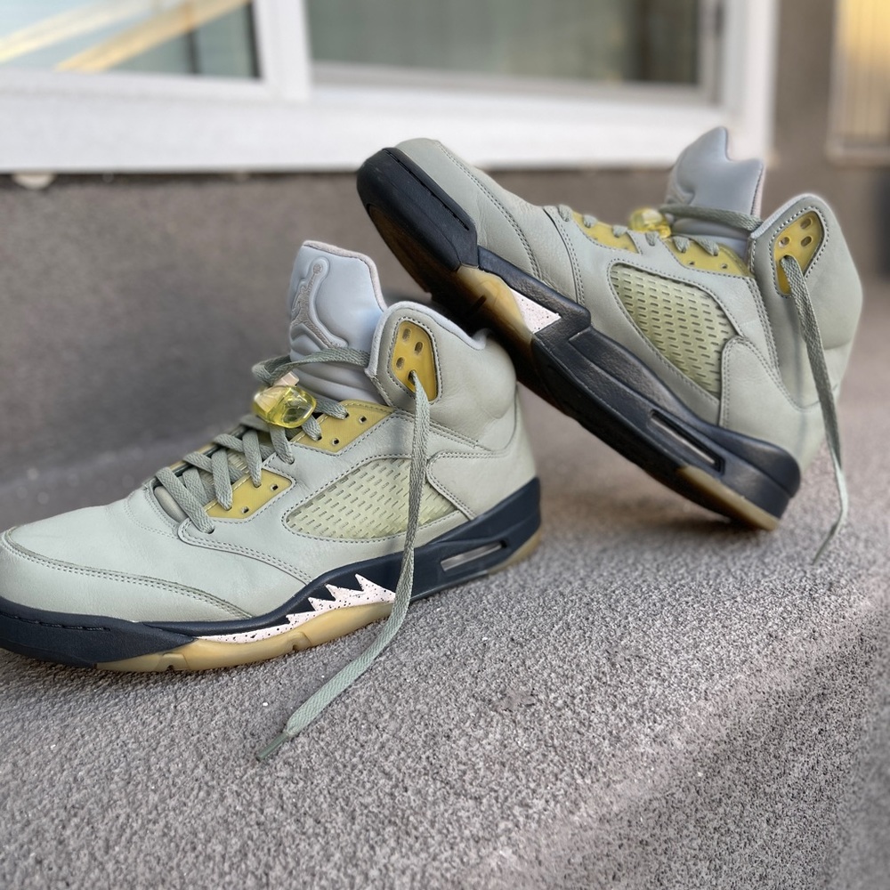 Jordan 5’s , color jade horizon. Great shape!